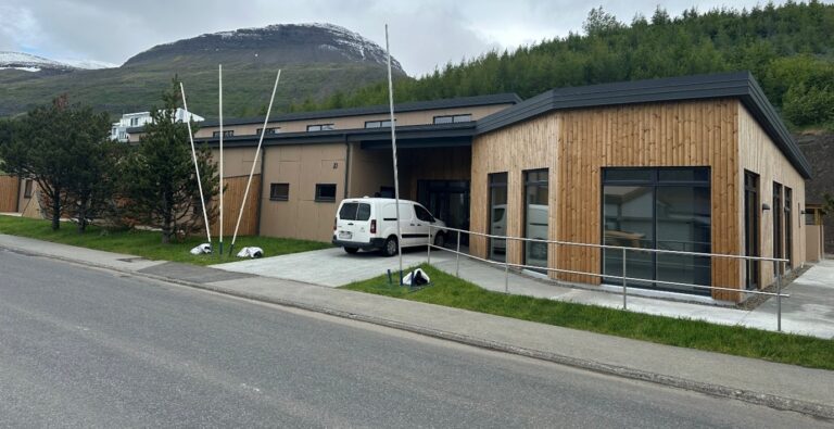 Nýr íbúðakjarni afhentur fyrir fatlað fólk í Fjarðabyggð