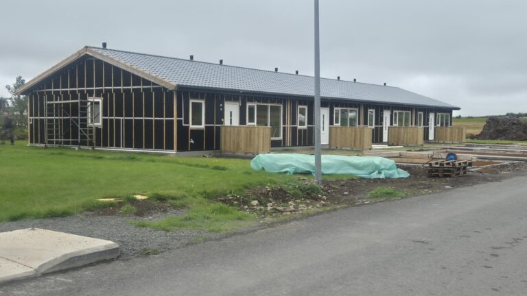 Íbúðir fyrir tekju- og eignaminni á Þórshöfn orðnar fokheldar